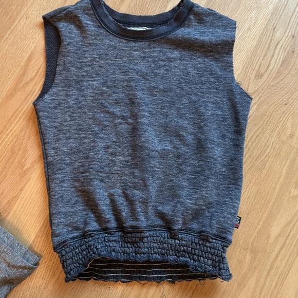Bundle of 3 Tanks and 1 Tee Size 10 - Picture 4 of 9
